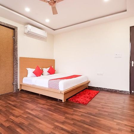 Oyo 61050 S S K Continental Hotel Juhi Bari ภายนอก รูปภาพ
