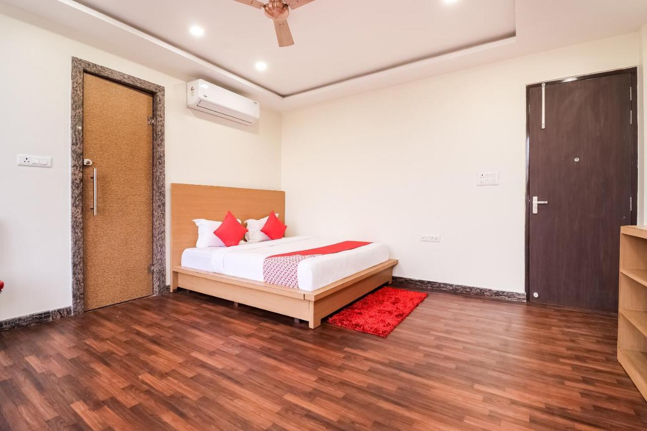 Oyo 61050 S S K Continental Hotel Juhi Bari ภายนอก รูปภาพ