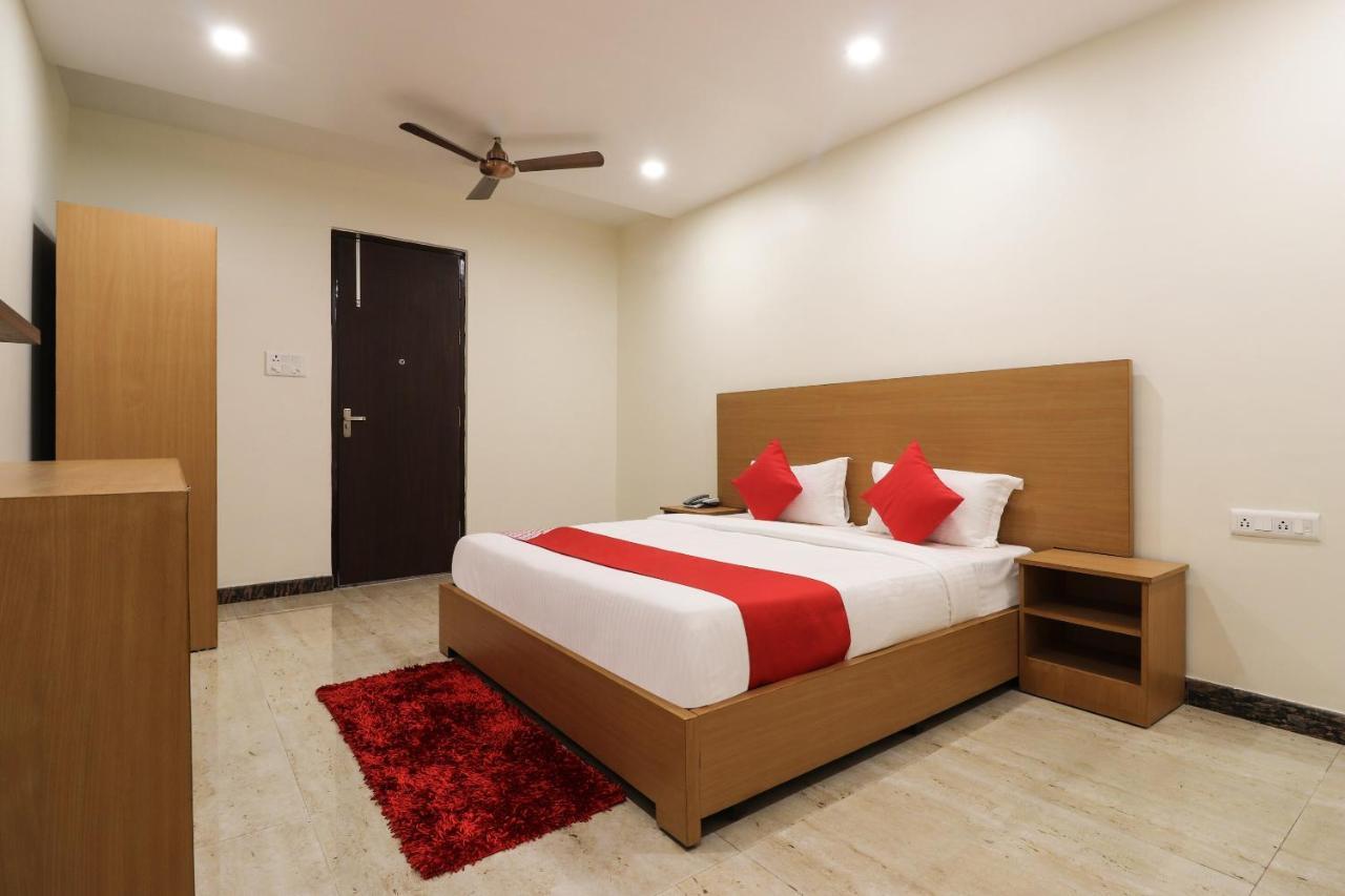 Oyo 61050 S S K Continental Hotel Juhi Bari ภายนอก รูปภาพ