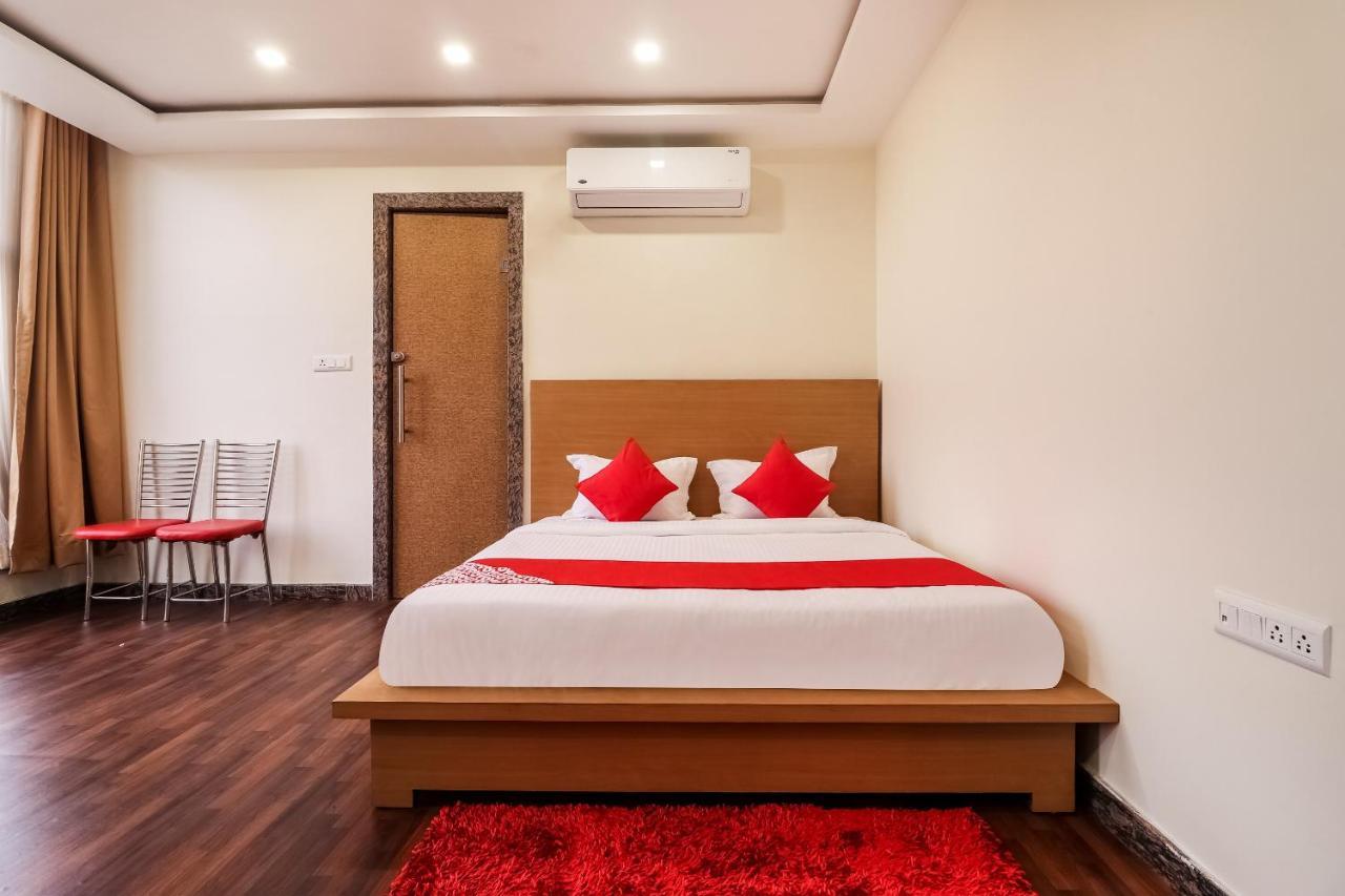 Oyo 61050 S S K Continental Hotel Juhi Bari ภายนอก รูปภาพ