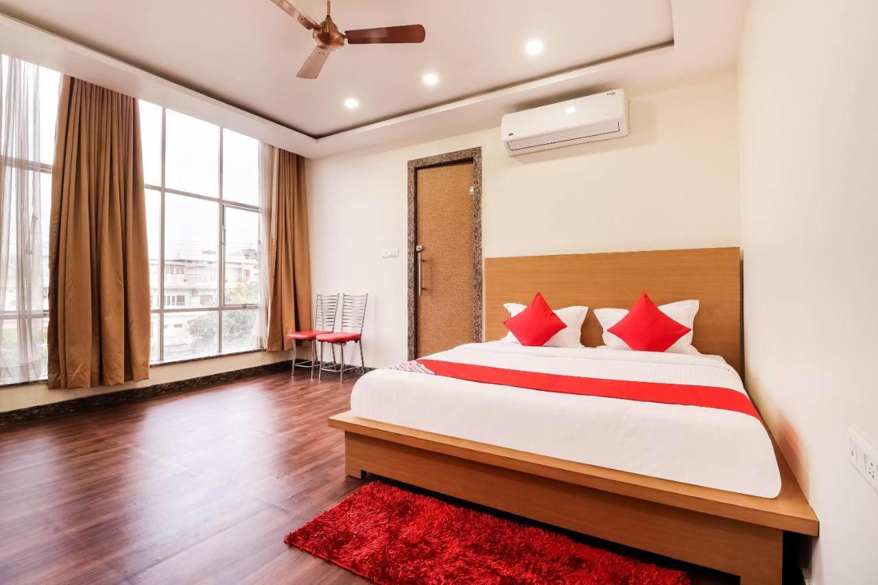 Oyo 61050 S S K Continental Hotel Juhi Bari ภายนอก รูปภาพ