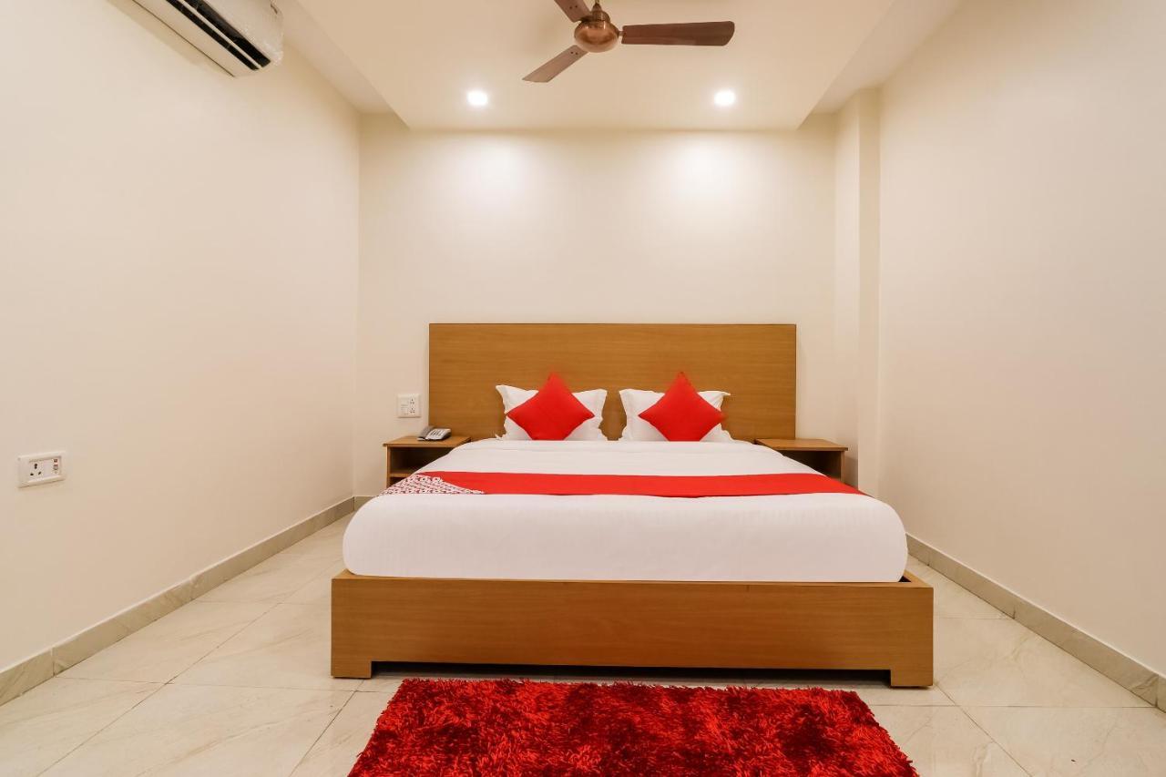 Oyo 61050 S S K Continental Hotel Juhi Bari ภายนอก รูปภาพ