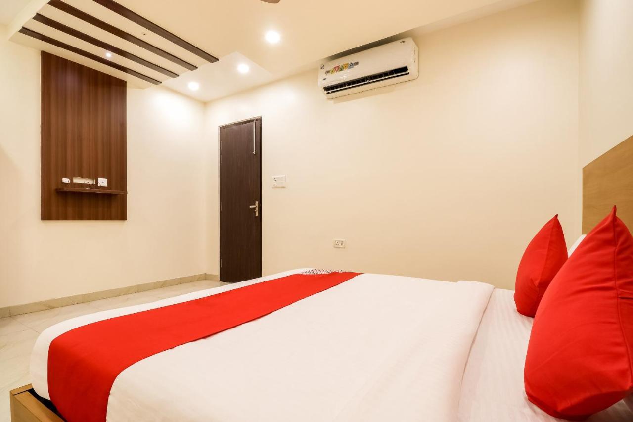 Oyo 61050 S S K Continental Hotel Juhi Bari ภายนอก รูปภาพ