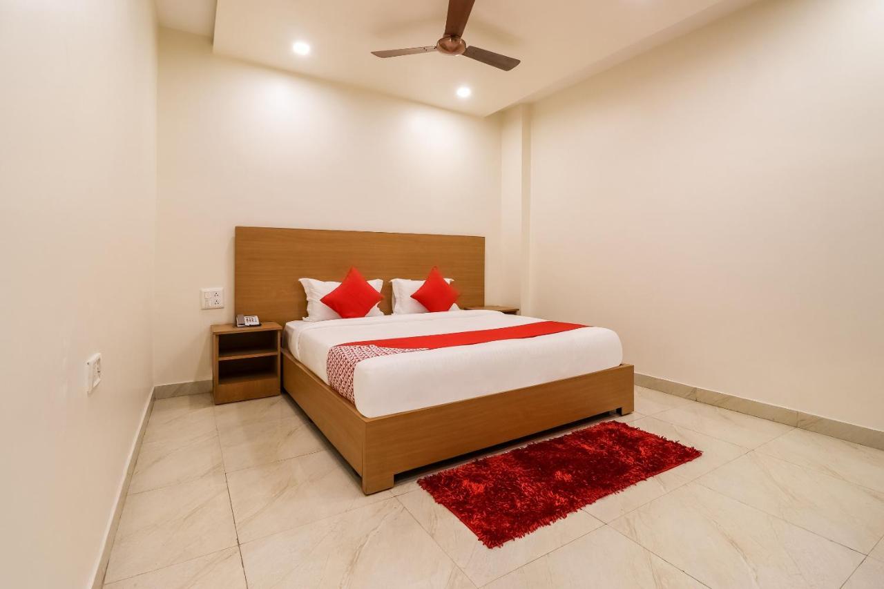 Oyo 61050 S S K Continental Hotel Juhi Bari ภายนอก รูปภาพ