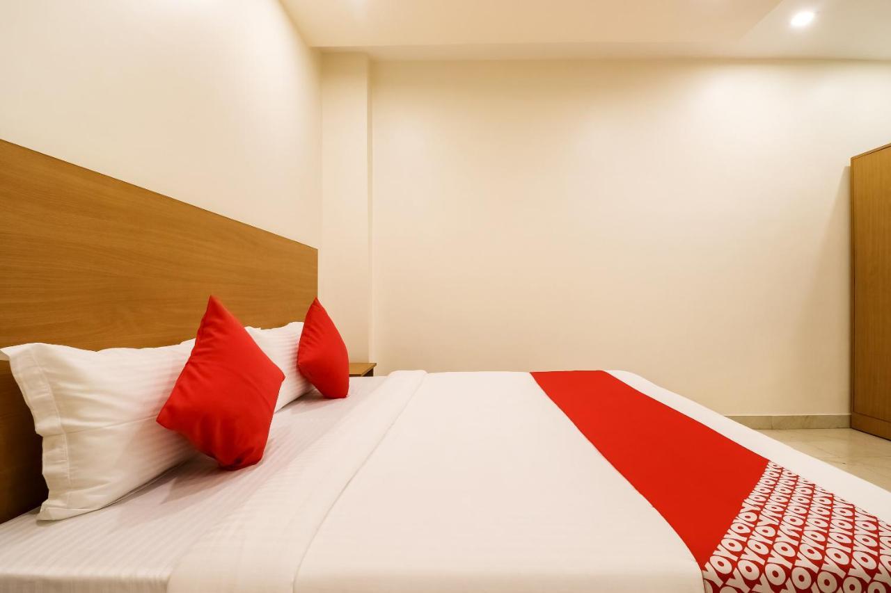 Oyo 61050 S S K Continental Hotel Juhi Bari ภายนอก รูปภาพ