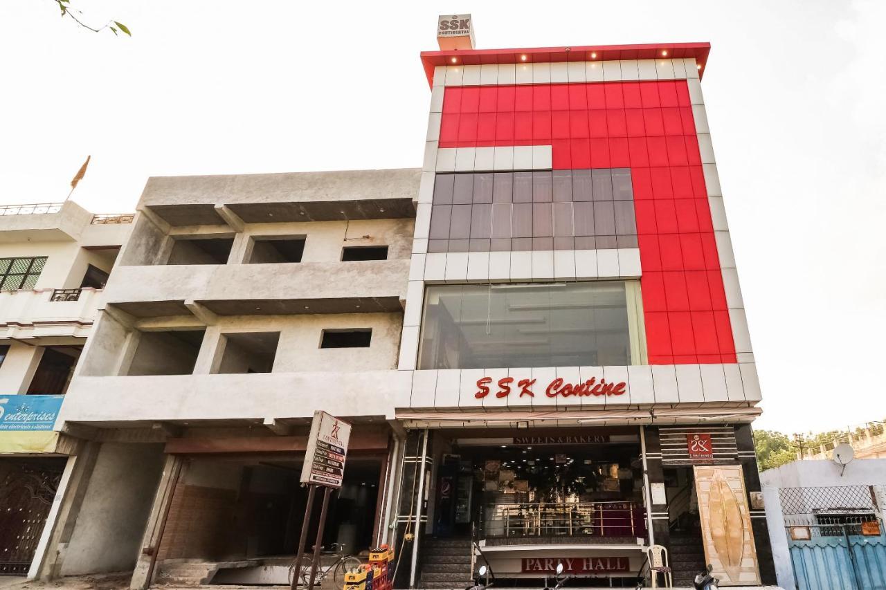 Oyo 61050 S S K Continental Hotel Juhi Bari ภายนอก รูปภาพ